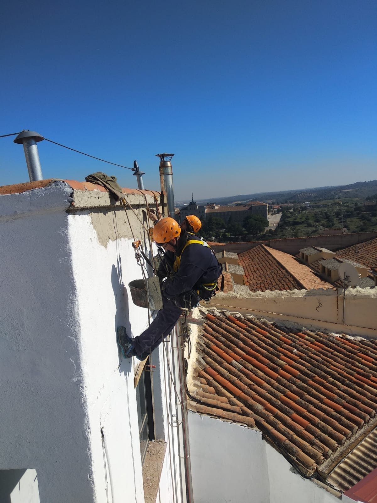 ENFOSCADO Y PINTADO FACHADA MEDIANERA